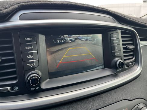 Used 2019 Kia Sorento L FWD image 23