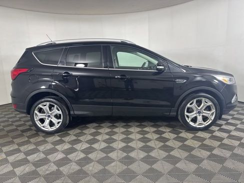 Used 2019 Ford Escape Titanium image 2