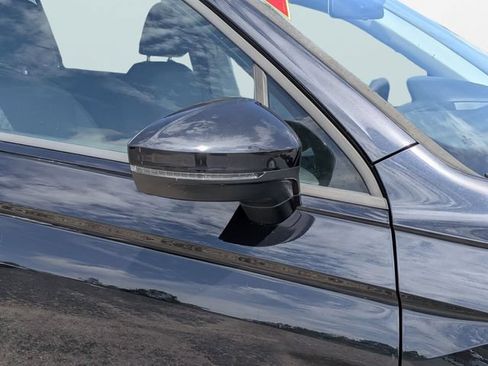 Used 2018 Volkswagen Tiguan S FWD image 11