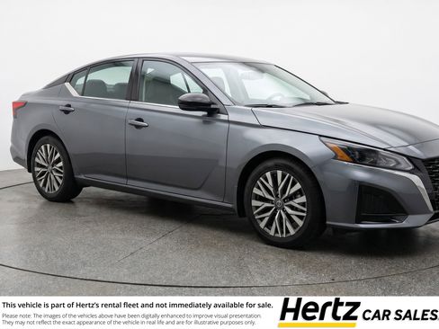 Used 2025 Nissan Altima 2.5 SV FWD image 1