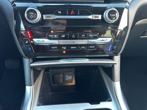 Used 2023 Ford Explorer Limited image 49