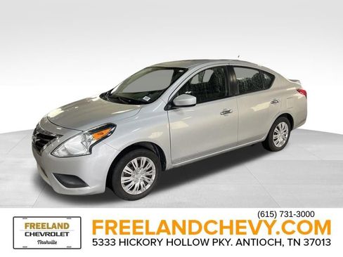 Used 2016 Nissan Versa SV image 3