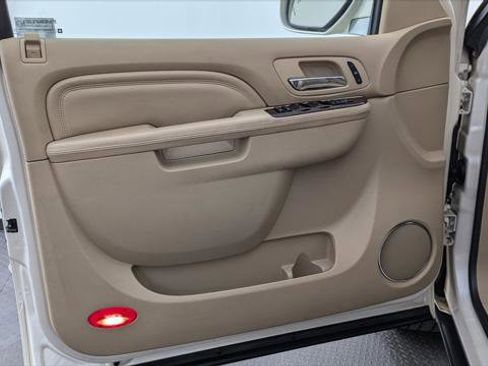 Used 2013 Cadillac Escalade Premium image 13