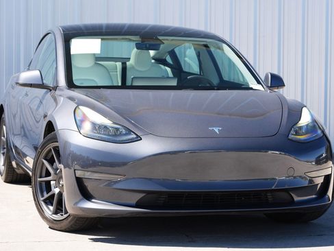 Used 2023 Tesla Model 3 Standard Range image 4