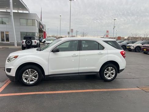Used 2017 Chevrolet Equinox LS image 2