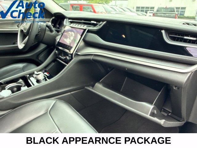 Used 2023 Jeep Grand Cherokee Limited w/ Black Appearance Package AWD/4WD image 24