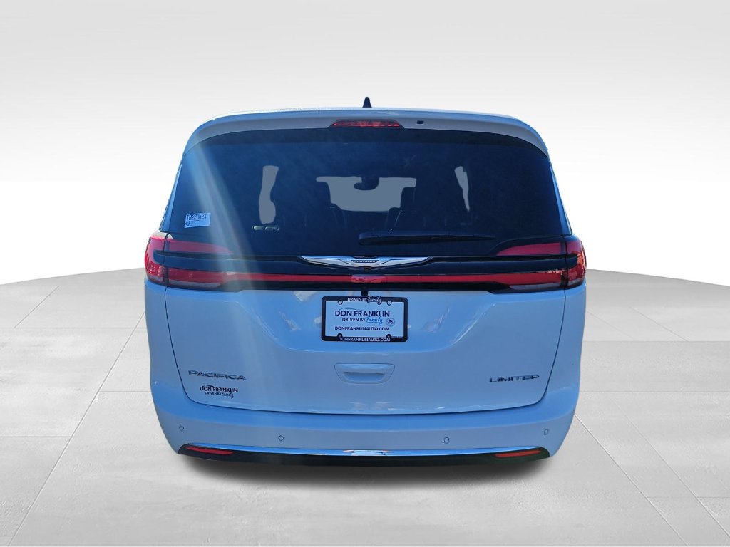 Used 2026 Chrysler Pacifica Limited FWD image 4