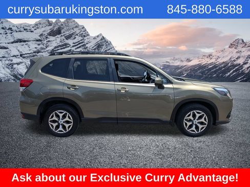 Used 2023 Subaru Forester Premium AWD/4WD image 2