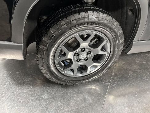 Used 2025 Honda Pilot TrailSport image 13