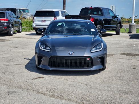 Used 2024 Toyota GR86 Premium RWD image 2