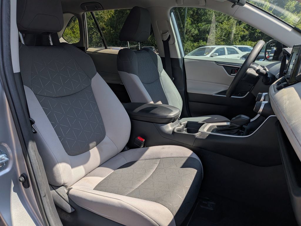 Used 2021 Toyota RAV4 XLE FWD image 28