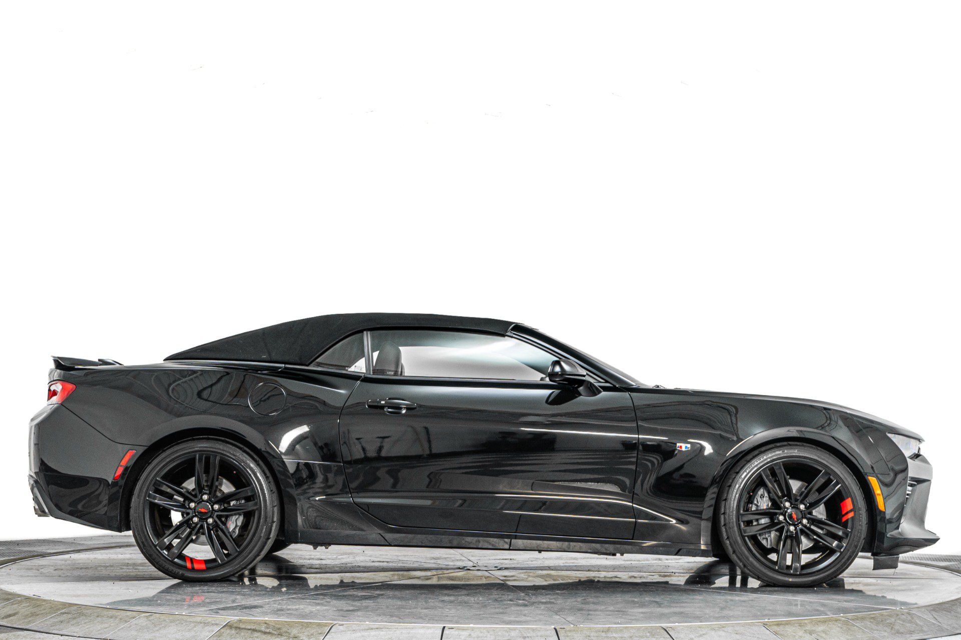 Used 2018 Chevrolet Camaro SS RWD image 18