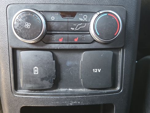 Used 2020 Ford Explorer XLT w/ Equipment Group 202A AWD/4WD image 21