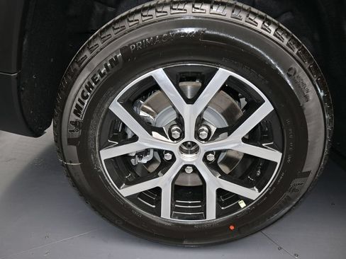 Used 2025 Jeep Grand Cherokee L Limited RWD image 36