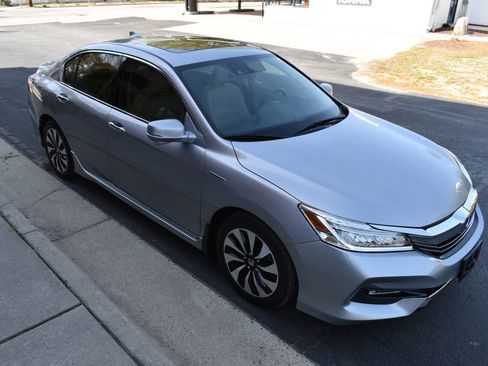 Used 2017 Honda Accord Touring image 41