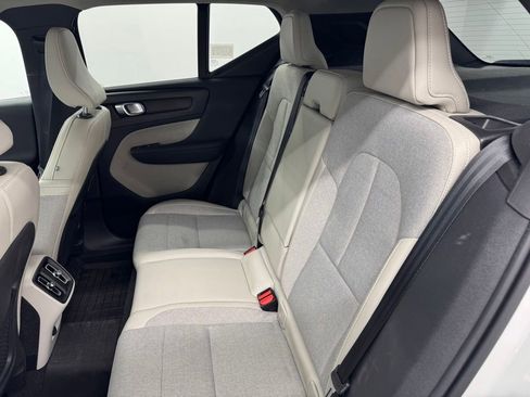 Used 2020 Volvo XC40 T5 Momentum w/ Protection Package Premier AWD/4WD image 10