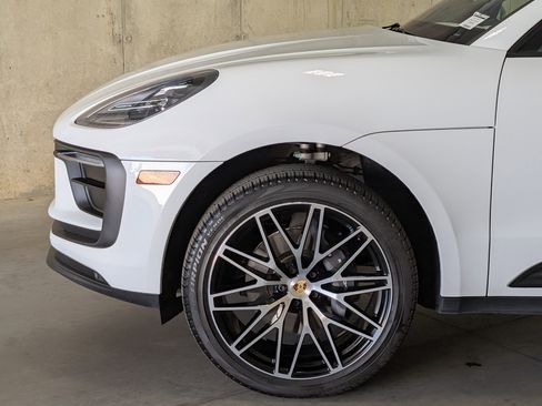 Certified 2026 Porsche Macan AWD/4WD image 14