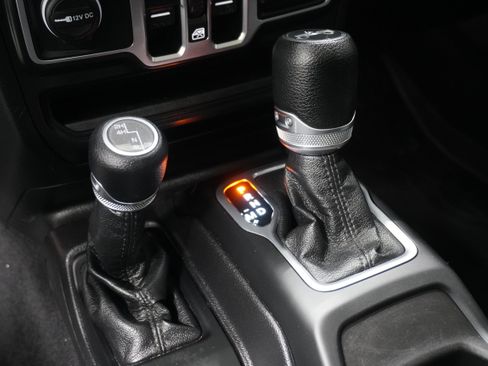 Used 2018 Jeep Wrangler Unlimited Sport S image 17