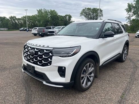 Used 2025 Ford Explorer Platinum w/ Ultimate Package AWD/4WD image 4