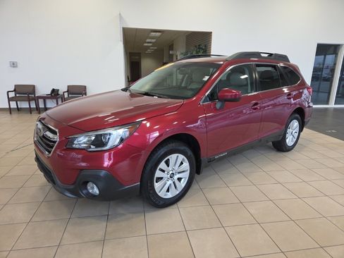 Used 2018 Subaru Outback 2.5i Premium image 3