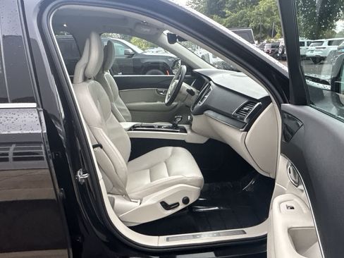Used 2020 Volvo XC90 T6 Momentum AWD/4WD image 9