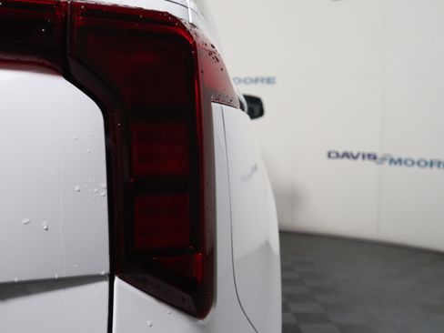 Used 2025 Kia Carnival image 6