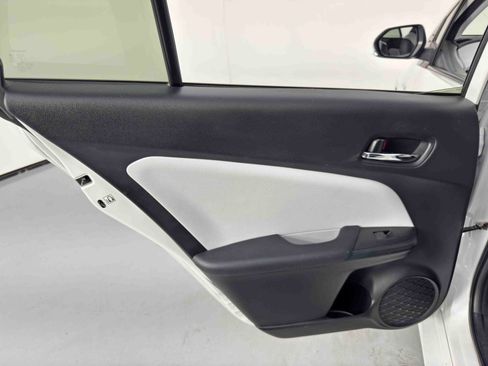 Used 2022 Toyota Prius XLE w/ Premium Convenience Package image 40