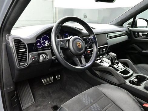 Used 2023 Porsche Cayenne Turbo GT image 4
