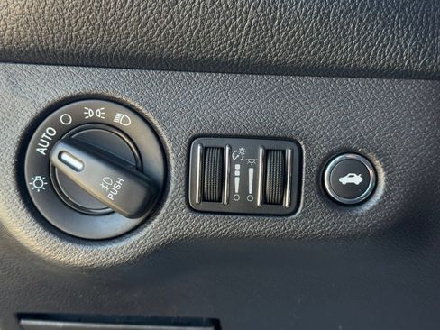 Used 2016 Dodge Challenger R/T RWD image 31