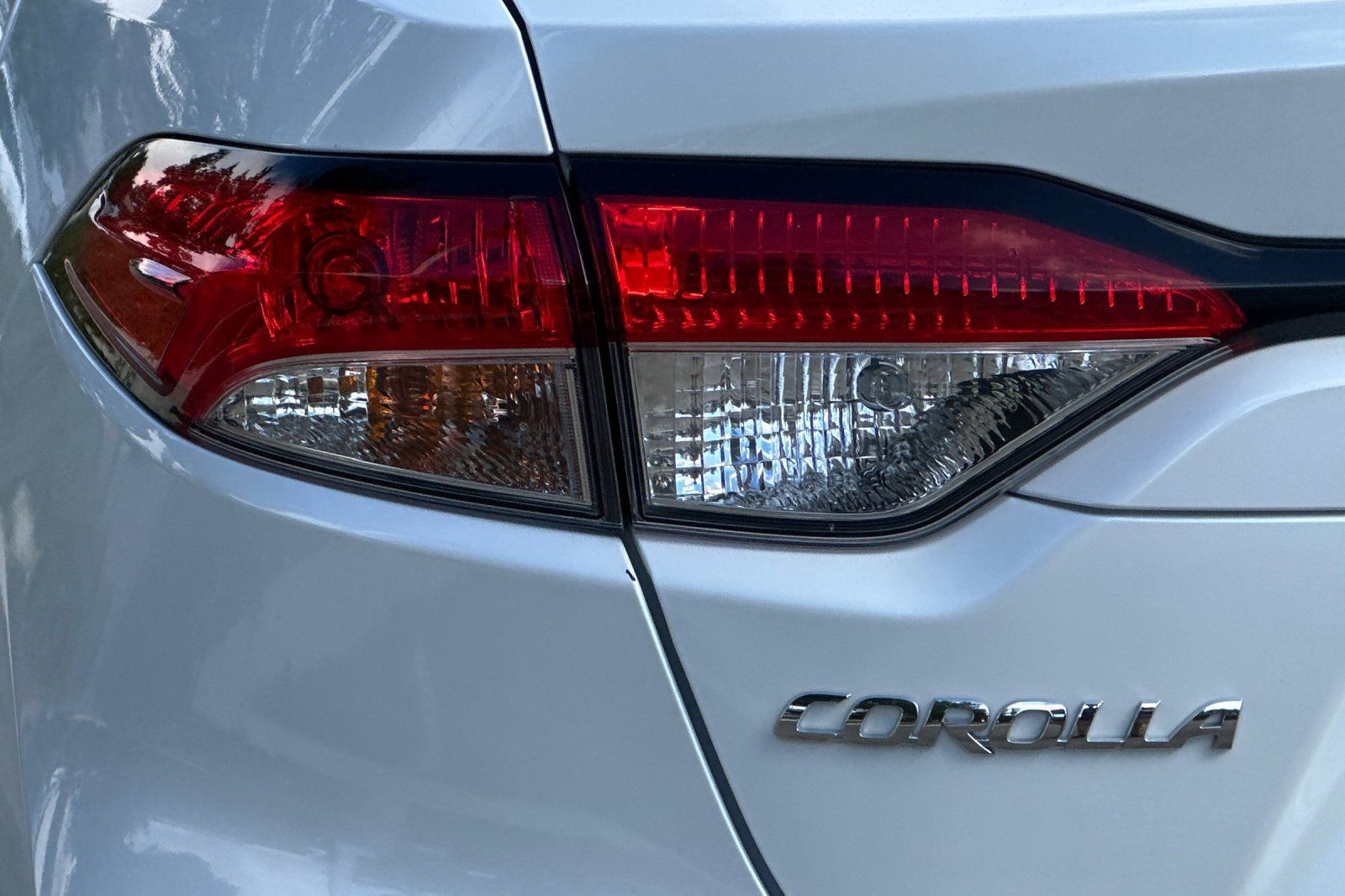 Used 2024 Toyota Corolla LE FWD image 45