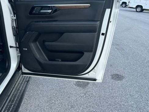 Used 2025 Chevrolet Suburban High Country AWD/4WD image 51