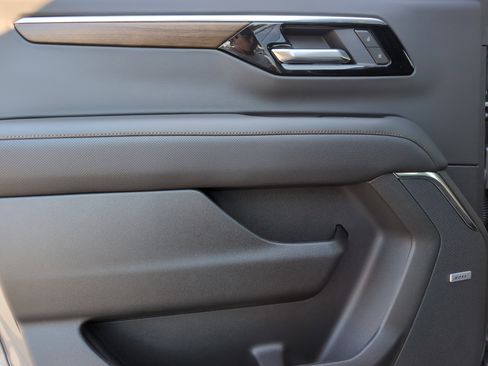 New 2026 Chevrolet Suburban High Country w/ LPO, Illumination Package image 31