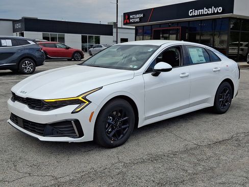 New 2026 Kia K5 LXS FWD image 4