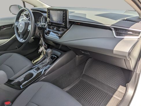 Used 2022 Toyota Corolla LE FWD image 12