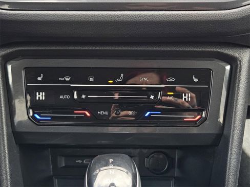 Used 2022 Volkswagen Tiguan SE image 15