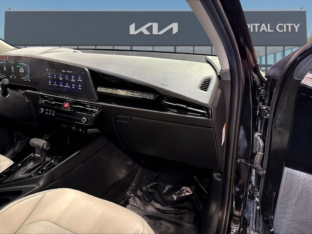 Certified 2023 Kia Niro EX Touring FWD image 31