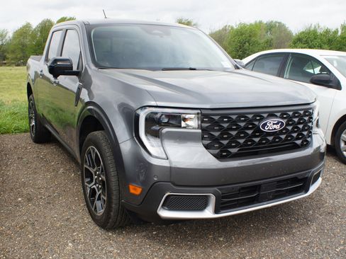 Used 2025 Ford Maverick Lariat image 3