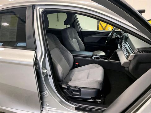 Used 2025 Toyota Camry LE image 11