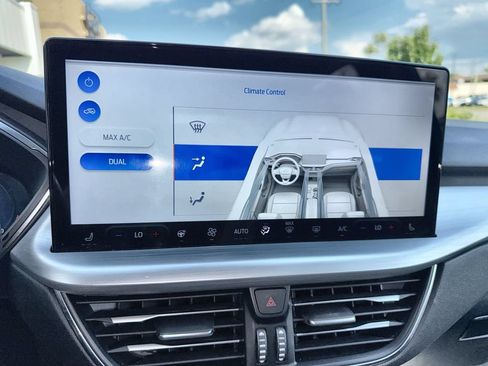 Used 2023 Ford Escape Platinum w/ Premium Technology Package AWD/4WD image 17