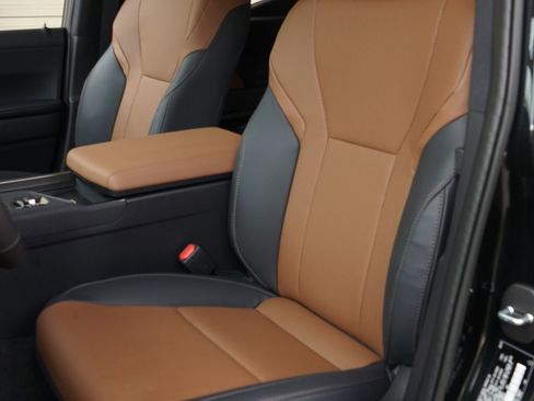 Used 2026 Lexus GX 550 w/ Accessory Package (ZB) image 3