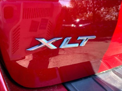 Used 2022 Ford Explorer XLT image 9