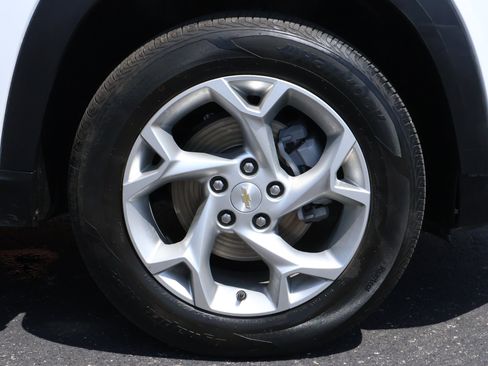 Used 2025 Chevrolet Trax LS w/ LS Convenience Package FWD image 19