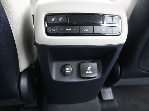 Used 2024 Hyundai Palisade Limited FWD image 12