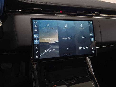 Used 2025 Land Rover Range Rover Sport image 28