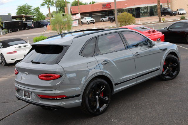Used 2023 Bentley Bentayga AWD/4WD image 18