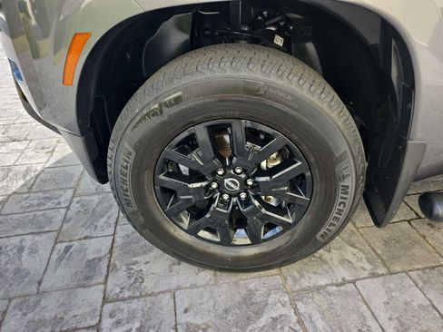 Used 2023 Nissan Frontier SV w/ Midnight Edition Package image 11