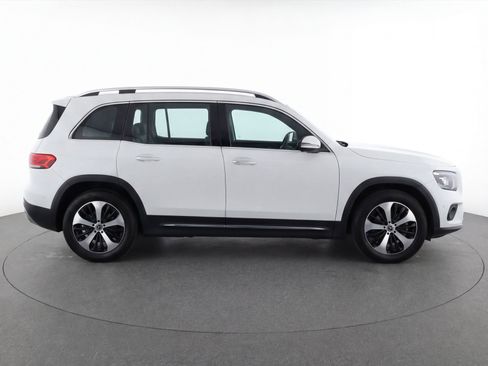 Used 2025 Mercedes-Benz GLB 250 4MATIC image 11
