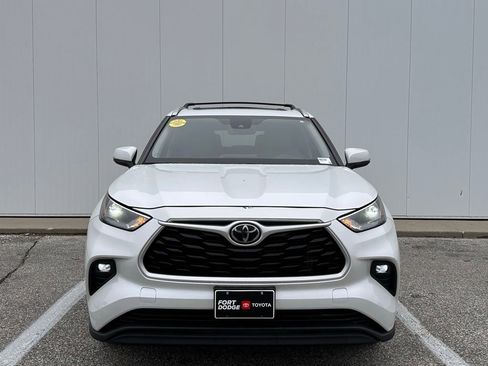 Used 2022 Toyota Highlander XLE AWD/4WD image 8