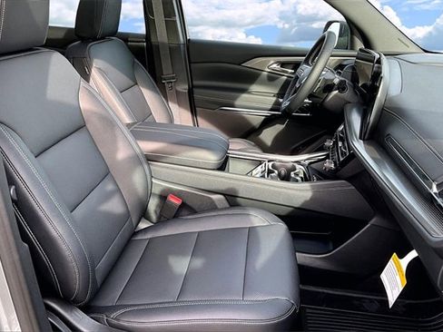 New 2026 Chevrolet Traverse LT w/ Sun and Wheel Package image 11