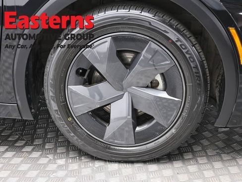 Used 2023 Toyota Prius LE FWD image 30